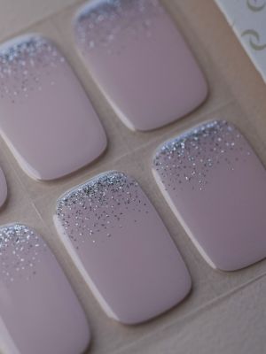 Fairy Dust UV Gel Wraps – Nahaufnahme mit funkelnden Spitzen.