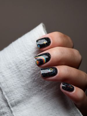 Cosmic Wave Nailpolish Wraps – schwarze Glitzer-Nagelfolien mit holografischem Schimmer, galaktischer Look von Die Nageltante