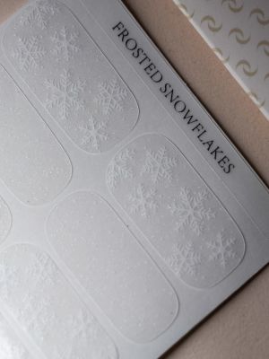 Frosted Snowflakes Nailpolish Wraps – transparent mit Glitzer und zarten Schneeflocken.