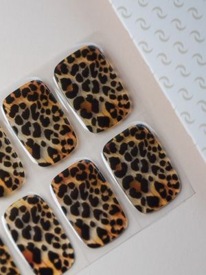 Produktbogen UV Gel Wraps Rawr – 20 Streifen Semi-Cured im Leopard-Look.