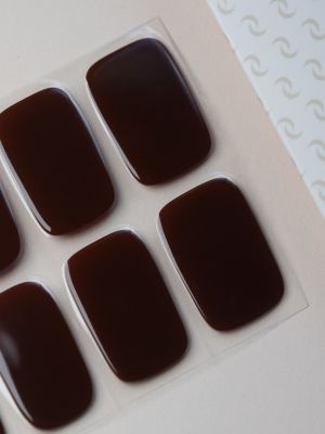 Produktbogen UV Gel Wraps Mocha – 20 Streifen Semi-Cured in Braun.