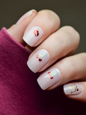 UV Gel Wraps French Kiss – Nude-French mit verspielten Details wie Kirschen und Kussmund