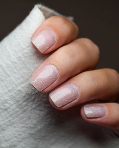 Holo Moly Nailpolish Wraps – holografische silberne Glitzerfolien mit Regenbogenschimmer von Die Nageltante